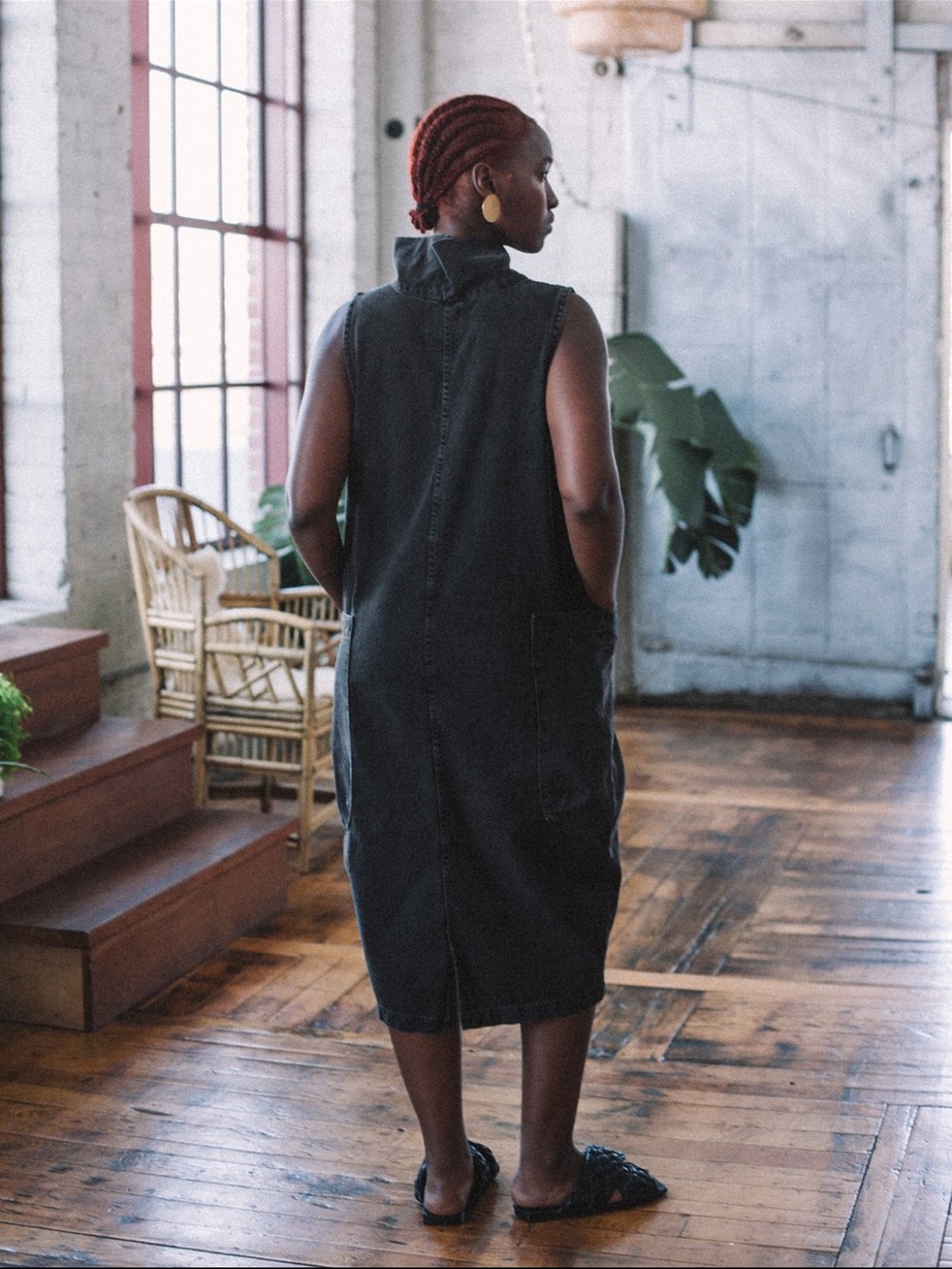 Aliya Wanek Washed Black Sleeveless High-Collar Midi Dress - Picture 3 of 9